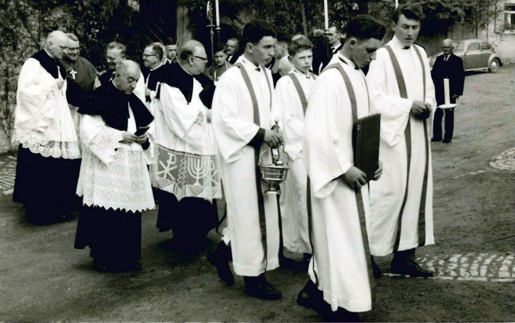 Vergrößern 1961 Besuch Bischof.jpg