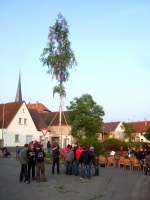 2009.04.30 - Maibaumaufstellen (27).JPG