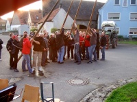 2009.04.30 - Maibaumaufstellen (32).JPG