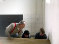 2006.04.15 - Bühne bauen (04).JPG