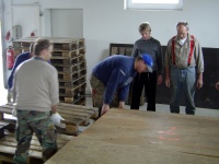 2006.04.15 - Bühne bauen (06).JPG