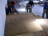 2006.04.15 - Bühne bauen (13).JPG