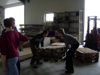 2006.04.15 - Bühne bauen (15).JPG