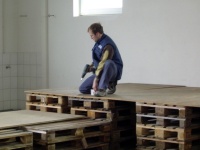 2006.04.15 - Bühne bauen (17).JPG