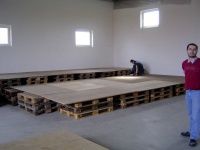 2006.04.15 - Bühne bauen (20).JPG