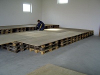 2006.04.15 - Bühne bauen (24).JPG